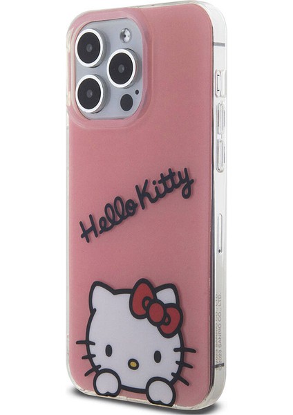 iPhone 15 Pro Max Kılıf Hello Kitty Orjinal Lisanslı Askılı Yazı ve Ikonik Logolu Daydreaming Pembe