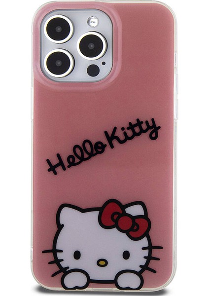 iPhone 15 Pro Max Kılıf Hello Kitty Orjinal Lisanslı Askılı Yazı ve Ikonik Logolu Daydreaming Pembe