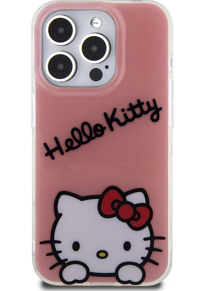 iPhone 15 Pro Kılıf Hello Kitty Orjinal Lisanslı Askılı Yazı ve Ikonik Logolu Daydreaming Pembe