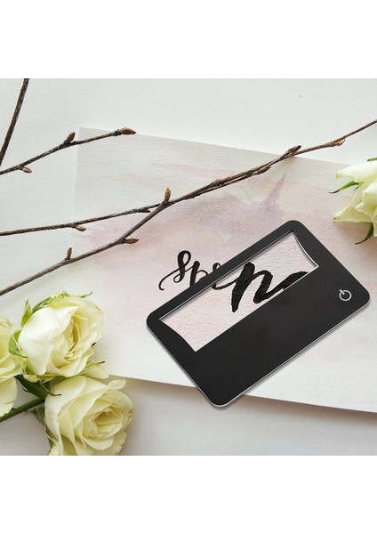 Kredi Kartı Boyutunda Işıklı 3x Büyüteç Paketi 2 Büyüteç Içerir, Her Okuma Büyüteci 3x Lense Sahiptir, Işıklı 3x Büyüteç Olarak Veya Menüler Için Okuma Büyüteci Olarak Kullanılır (Yurt Dışından) fırsatları