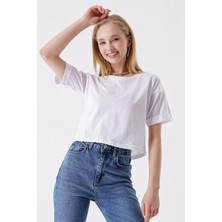 Hakke Kol Katlamalı Kısa T-Shirt