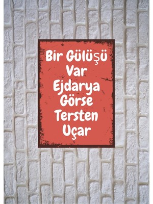 Hediye Vakti Bir Gülüşü Var Ejderya Görse Ters Uçar Tasarımlı Retro Poster