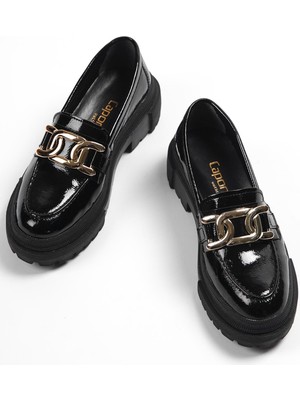 Capone Outfitters Meagan Oval Burunlu Metal Aksesuarlı Trak Tabanlı Kırışık Rugan Kadın Loafer