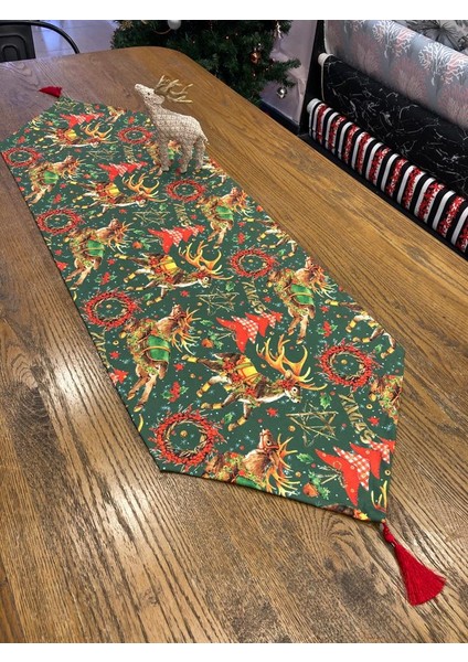 Tuğçe Demir Home Design Yılbaşı Yeşil Geyik Desen Runner