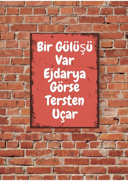 Hediye Vakti Bir Gülüşü Var Ejderya Görse Ters Uçar Tasarımlı Retro Poster