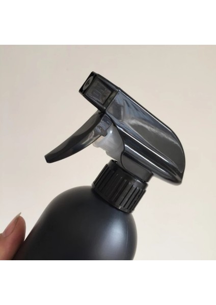 Siyah 500 ml Boş Sprey Şişesi Siyah Plastik Yuvarlak Omuz Tasarımı Su Püskürtücü Doldurulabilir Şişe Sis Püskürtücü Temizleme Araçları (Yurt Dışından)