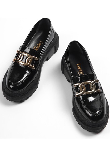 Oval Burunlu Metal Aksesuarlı Trak Tabanlı Kırışık Rugan Kadın Loafer