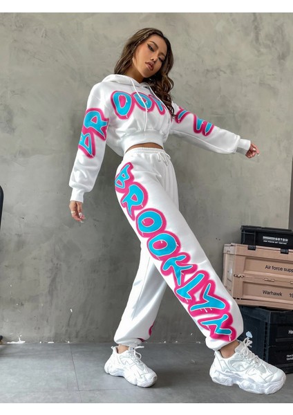 Kadın Beyaz Brooklyn Baskılı Oversize Alt Üst Crop Eşofman Takımı indirimleri