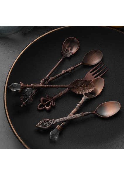 Kırmızı Bronz Avrupa Tarzı Mahkeme Sofra 6 Takım Kraliyet Tarzı Metal Oyma Meyve Çatalı Vintage Kahve Kaşığı Tatlı Masa Dekoratif Kaşık (Yurt Dışından) modelleri