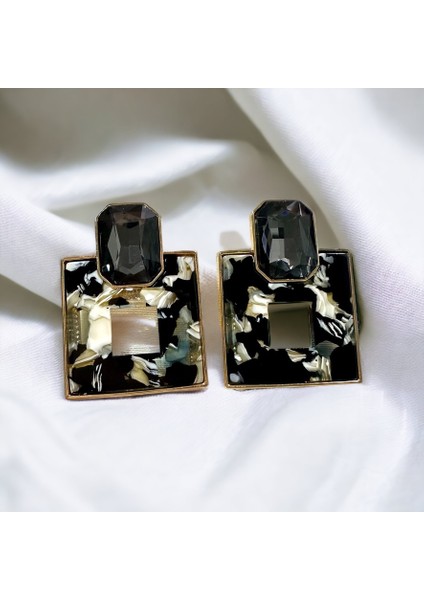 Siyah Renk Kare Üst Kısmı Kristal Taşlı Kenarları Altın Kaplama Sedef Geçişli Küpe fiyatları