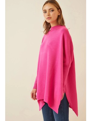 Hazelin Kadın Canlı Pembe Oversize Yırtmaçlı Panço Triko Kazak HZL23W-BD1100761