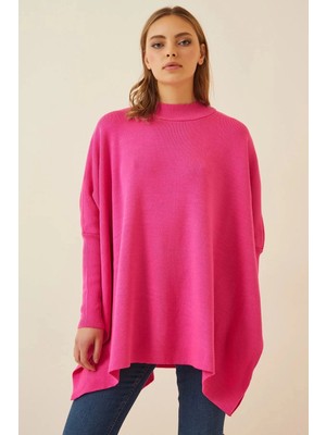 Hazelin Kadın Canlı Pembe Oversize Yırtmaçlı Panço Triko Kazak HZL23W-BD1100761