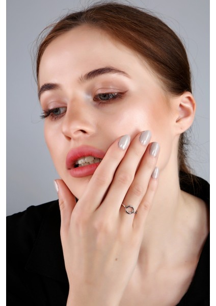 Kadın Gümüş Kaplama Yuvarlak Şekilli Yüzük (Ayarlanabilir)