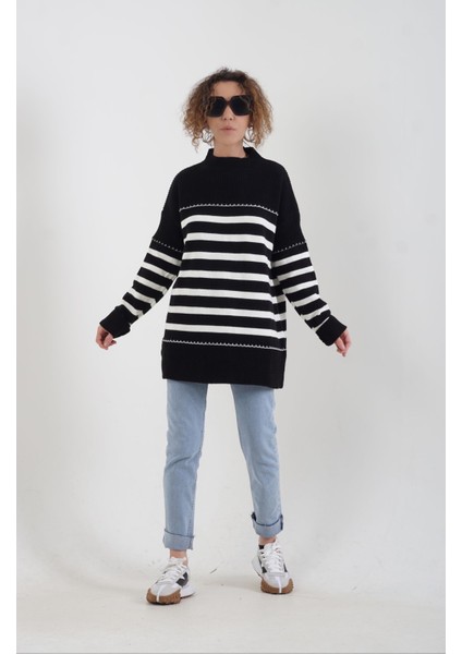 Siyah Çizgili O Yaka Oversize Kazak fırsatları