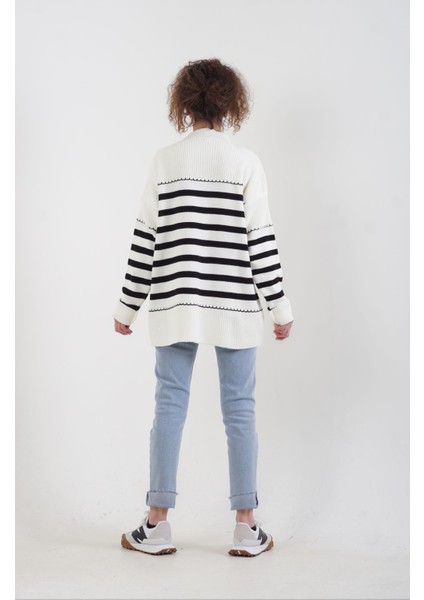 Ekru Çizgili O Yaka Oversize Kazak modelleri