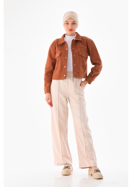 Çıt Çıt Düğmeli Kısa Kaşe Kadın Mont