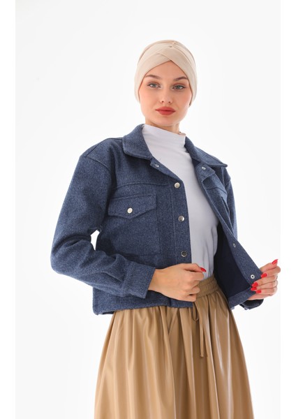 Çıt Çıt Düğmeli Kısa Kadın Mont