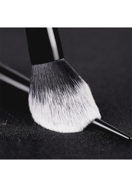 04 Kat Von D Makyaj Fırçası (Yurt Dışından)