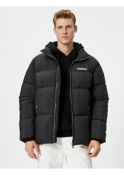 Şişme Mont Dik Yaka Slogan Baskılı Fermuarlı Cep Detaylı modelleri