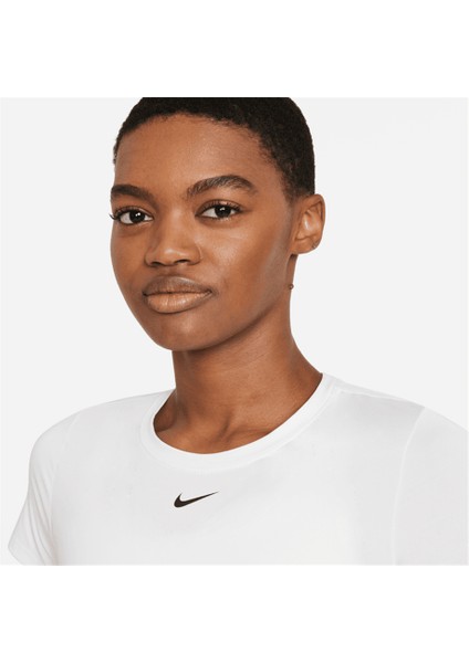 Nike Dri-Fıt One Dar Kesim Kısa Kollu Kadın Üstü
