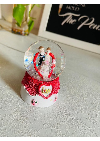 Gelin Damat Kalp Tasarımlı 12 cm Işıklı Müzikli Kar Küresi Sevgiliye Özel Günlere Dekoratif Hediye fiyatları