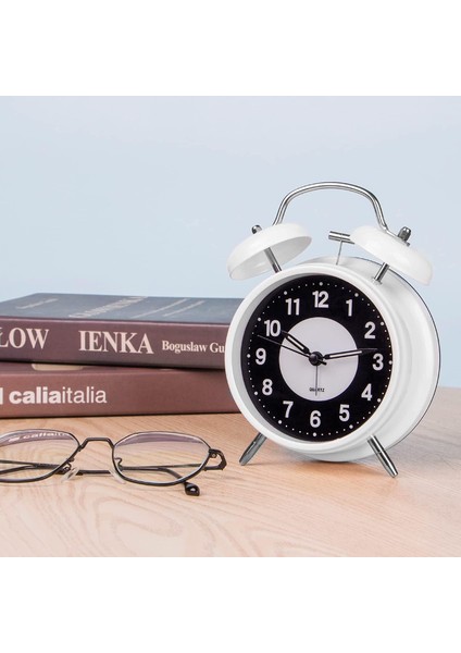 Analog Çalar Saat 4" Süper Sessiz Geçmeyen Ikiz Zil Çalar Saat, Arkadan Aydınlatmalı, Ağır Uyuyanlar Için, Aydınlık, Erteleme Yok, Pille Çalışan, Yatak Odası Için, Yanında, Masa, Beyaz (Yurt Dışından)