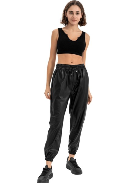 Kadın Siyah Beli Ve Paçası Lastikli Deri Pantolon