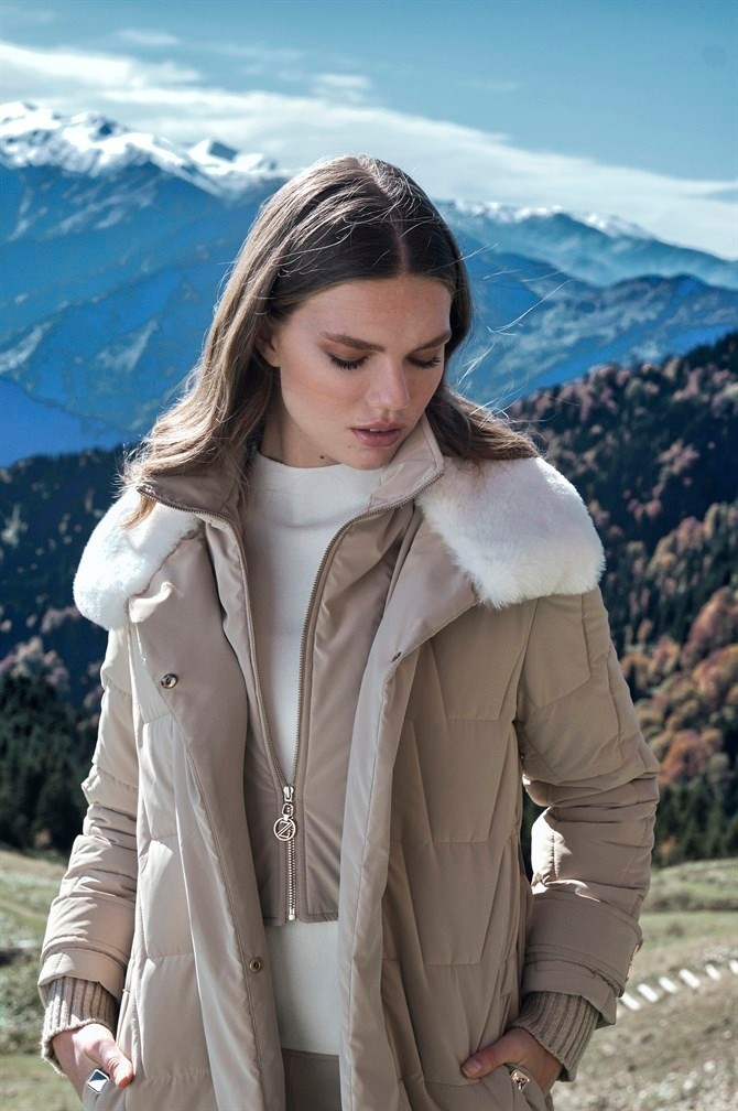 Zühre 12764 Bej Yaka Kürk Detaylı Şişme Mont %100 Polyester Düz Desenli Uzun Kol Kadın görsel 2