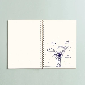 Paytak Moda Astronot Saturn Tasarımlı Spiralli A5 96 Yaprak Çizgisiz Defter