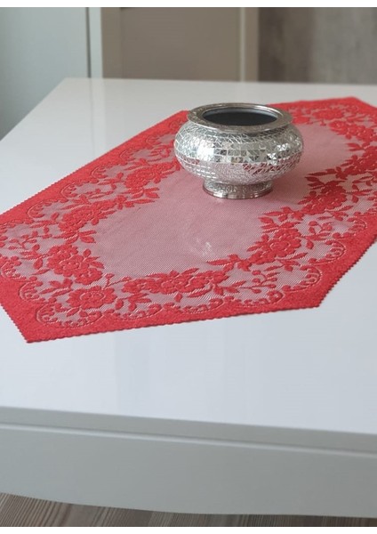 Güllü Desene Örme Kısa Runner Örtüsü 40 x 90 cm Kırmızı