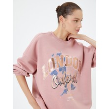 Koton Kolej Sweatshirt Şardonlu Rahat Kalıp Uzun Parıltılı Baskılı Pamuklu