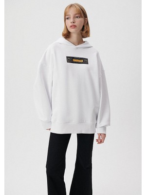 Hüzünlü Karışık Baskılı Kapüşonlu Beyaz Sweatshirt0S10124-620