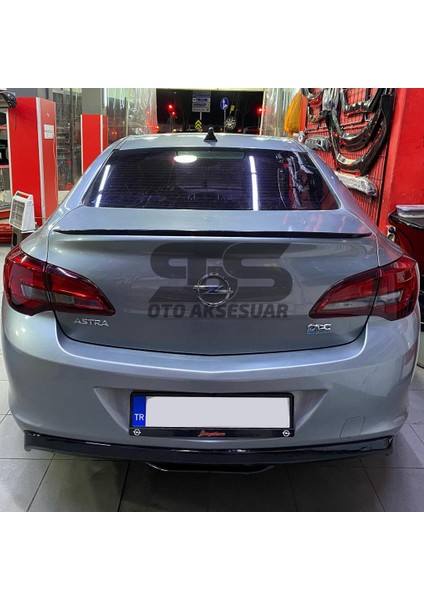 Opel Astra J Sedan Kasa Bagaj Üstü Slim Spoiler Piano Black Parlak
