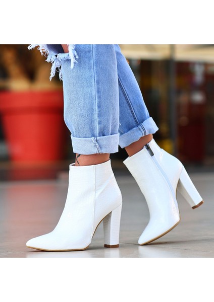 Yandan Fermuarlı Desenli Topuklu Bot Rugan Beyaz Topuk Boyu 10 cm indirimleri