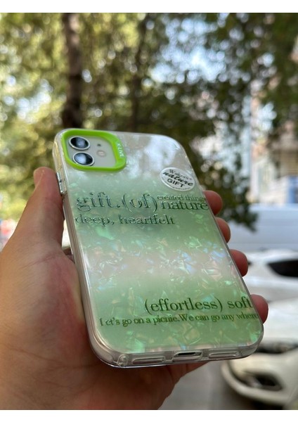 Apple iPhone 12 Kılıf 3D Grafiiti Hologram Desenli Kristal Parıltılı Yazılı Figürlü Motif Case