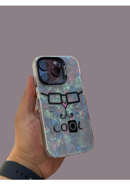 Apple iPhone 13 Pro Kılıf 3D Grafiiti Hologram Desenli Kristal Parıltılı Yazılı Figürlü Motif Case