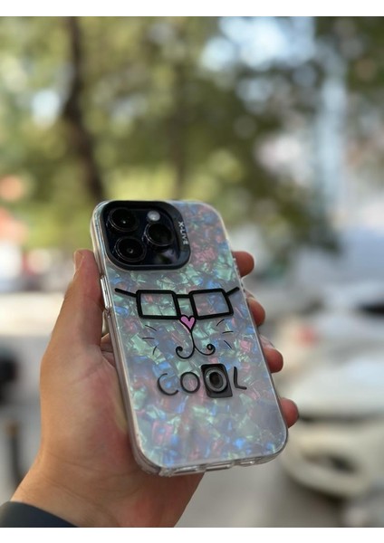 Apple iPhone 13 Pro Kılıf 3D Grafiiti Hologram Desenli Kristal Parıltılı Yazılı Figürlü Motif Case