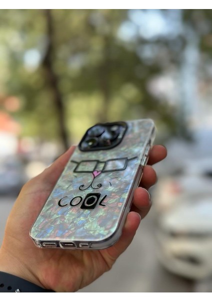 Apple iPhone 13 Pro Kılıf 3D Grafiiti Hologram Desenli Kristal Parıltılı Yazılı Figürlü Motif Case