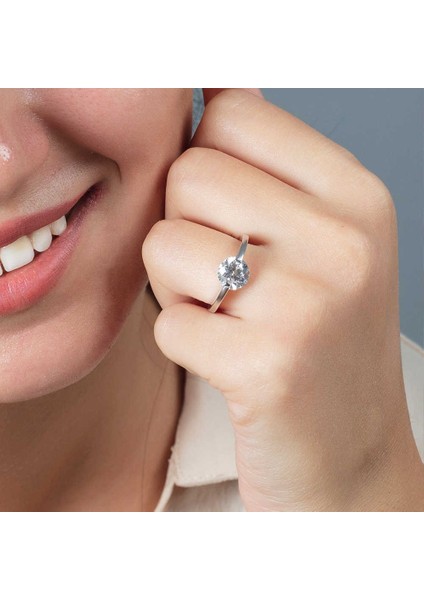 Starlight Diamond Pırlanta Montür Elmas Görünüm 925 Ayar Gümüş Kadın Tektaş Yüzük modelleri