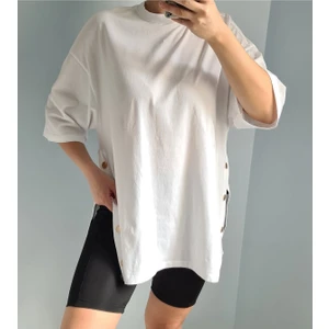 Ece Kahraman Çıtçıt Yırtmaç Detaylı Pamuklu T-Shirt