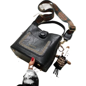 Niş Tasarım Çanta Kadın Popüler Geniş Omuz Askısı Askılı Çanta Retro Çok Yönlü Taşınabilir Kova Çanta (Yurt Dışından)