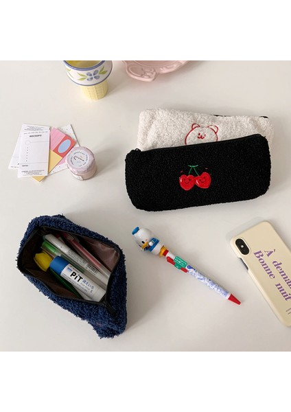 Kiraz Peluş Kırtasiye Çantası Ins Rüzgar Büyük Kapasiteli Depolama Kozmetik Çantası Öğrenci Taşınabilir Kalem Kutusu (Yurt Dışından) fiyatları