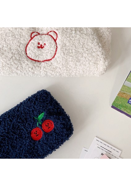 Kiraz Peluş Kırtasiye Çantası Ins Rüzgar Büyük Kapasiteli Depolama Kozmetik Çantası Öğrenci Taşınabilir Kalem Kutusu (Yurt Dışından) modelleri