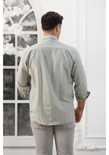 Geniş ve Rahat Kesim Cepli Çizgili Klasik Erkek Gömlek fırsatları