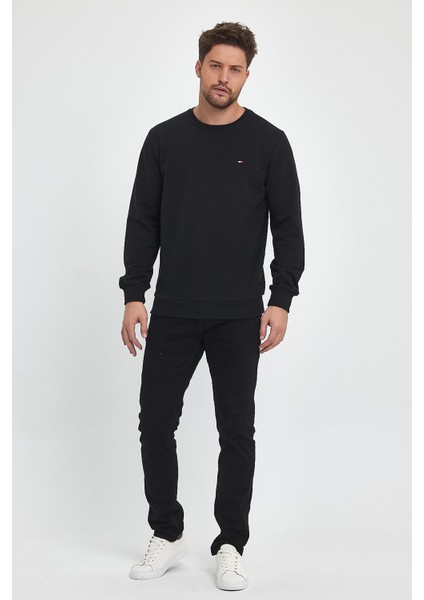 Erkek Siyah Bisiklet Yaka Nakış Detaylı Regular Fit Sweatshirt indirimleri