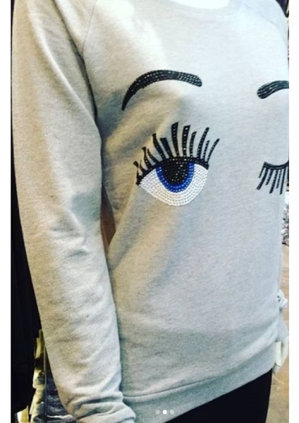 Kadın Açık Gri Göz Kırpma Efektli Kesim Sweatshirt fiyatları