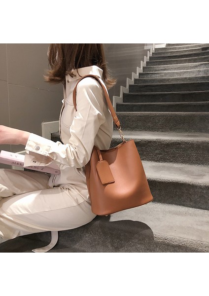 Büyük Kapasiteli Çanta Kadın Moda Geniş Bant Basit Kova Çantası Omuz Askılı Çanta Kore Versiyonu (Yurt Dışından) modelleri