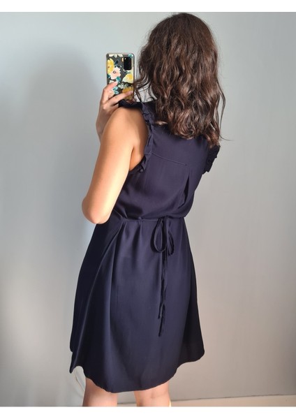 Kolları Fırfırlı Düğmeli Elbise