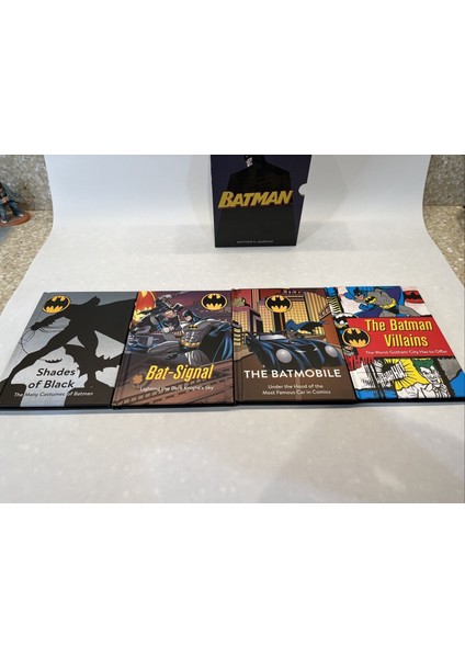 Batman: Chronicles Of The Dark Knight: (4 Hardcover, Illustrated Books) - Matthew K. Manning