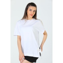 Julude Beyaz Kadın Yaka Detaylı Yan Yırtmaçlı T-Shirt P-00004102